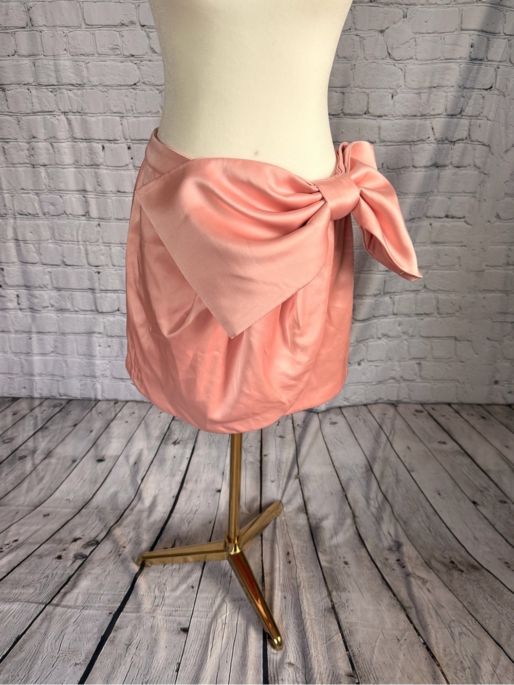 H&M Satin Bow-Front Mini Skirt - Rose